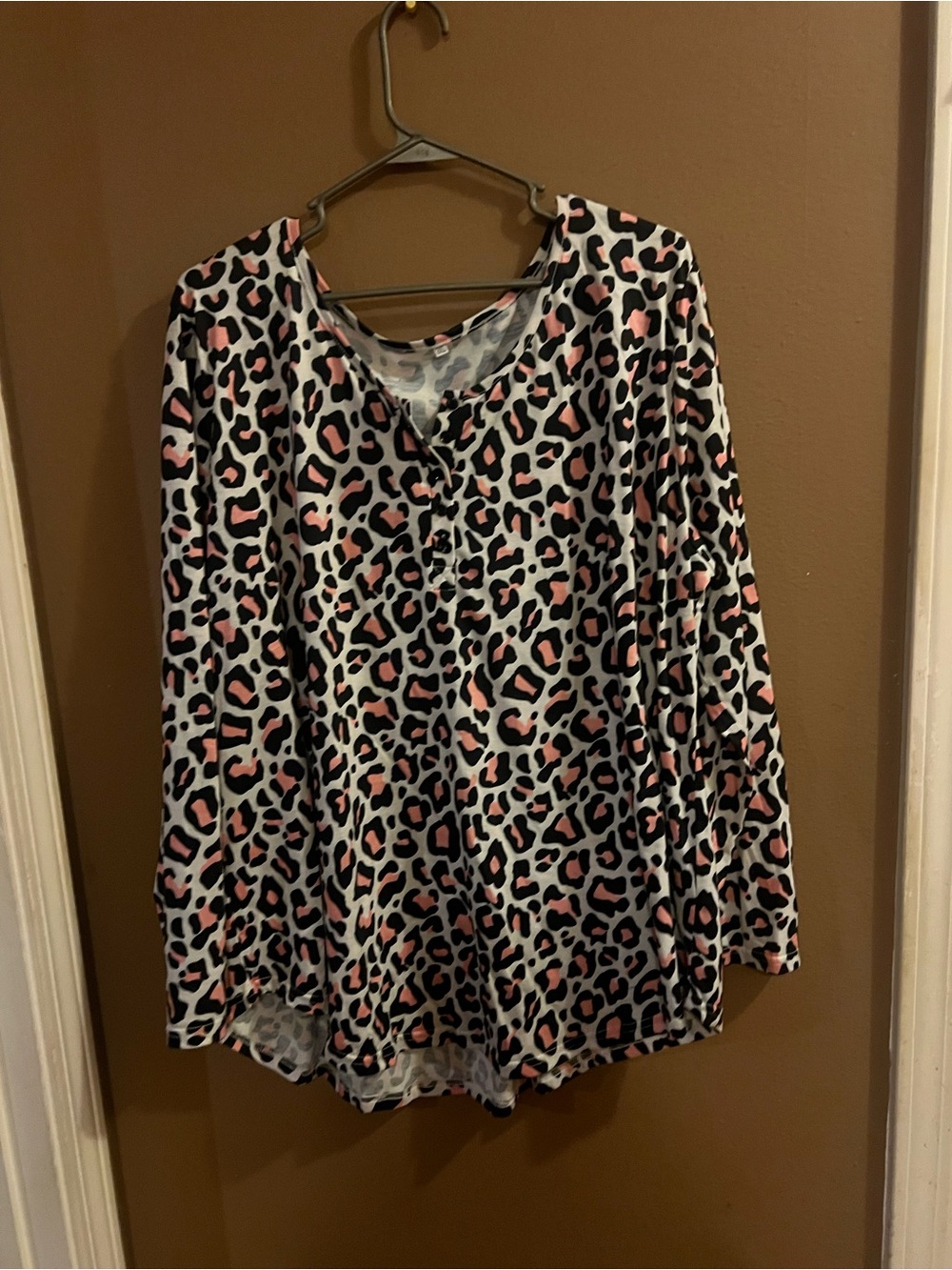 Long Sleeve Pink Leopard Print V-Neck Top